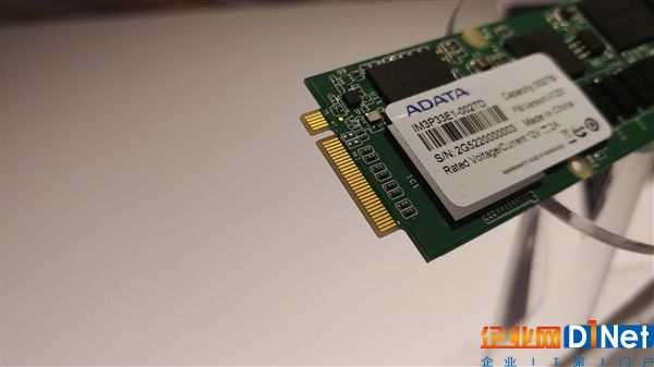 威剛首秀M.3 SSD：?jiǎn)温贩?wù)器集成36塊288TB！