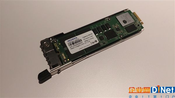 威剛首秀M.3 SSD：?jiǎn)温贩?wù)器集成36塊288TB！