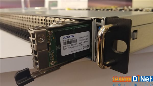 威剛首秀M.3 SSD：?jiǎn)温贩?wù)器集成36塊288TB！